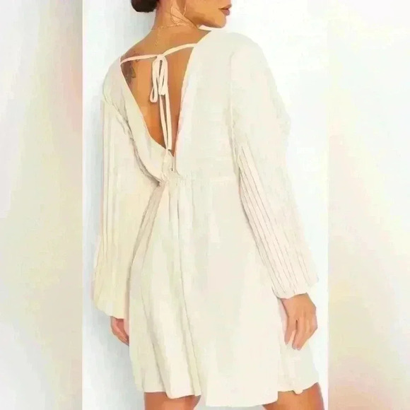 Boohoo Batwing Pleated Skater Dress (310) - Picture 3 of 10